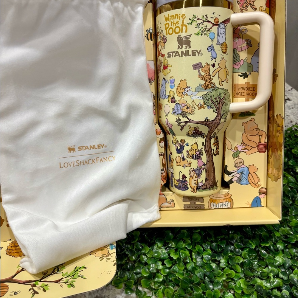 Stanley Winnie the Pooh Tumbler with Handle - Picture 4 of 5